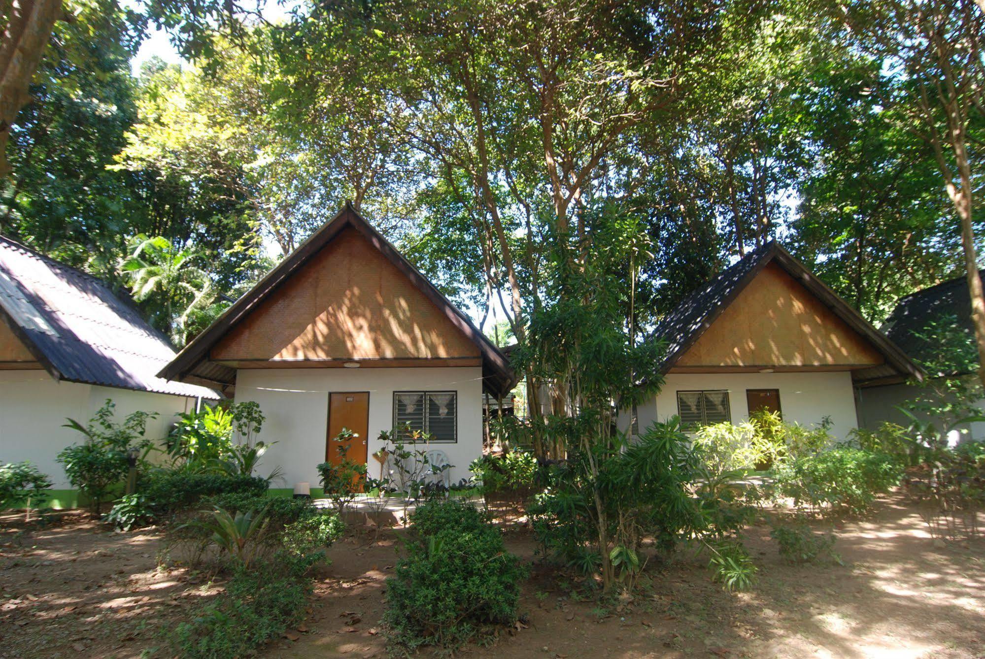 Lanta Coral Beach Resort Koh Lanta Bagian luar foto
