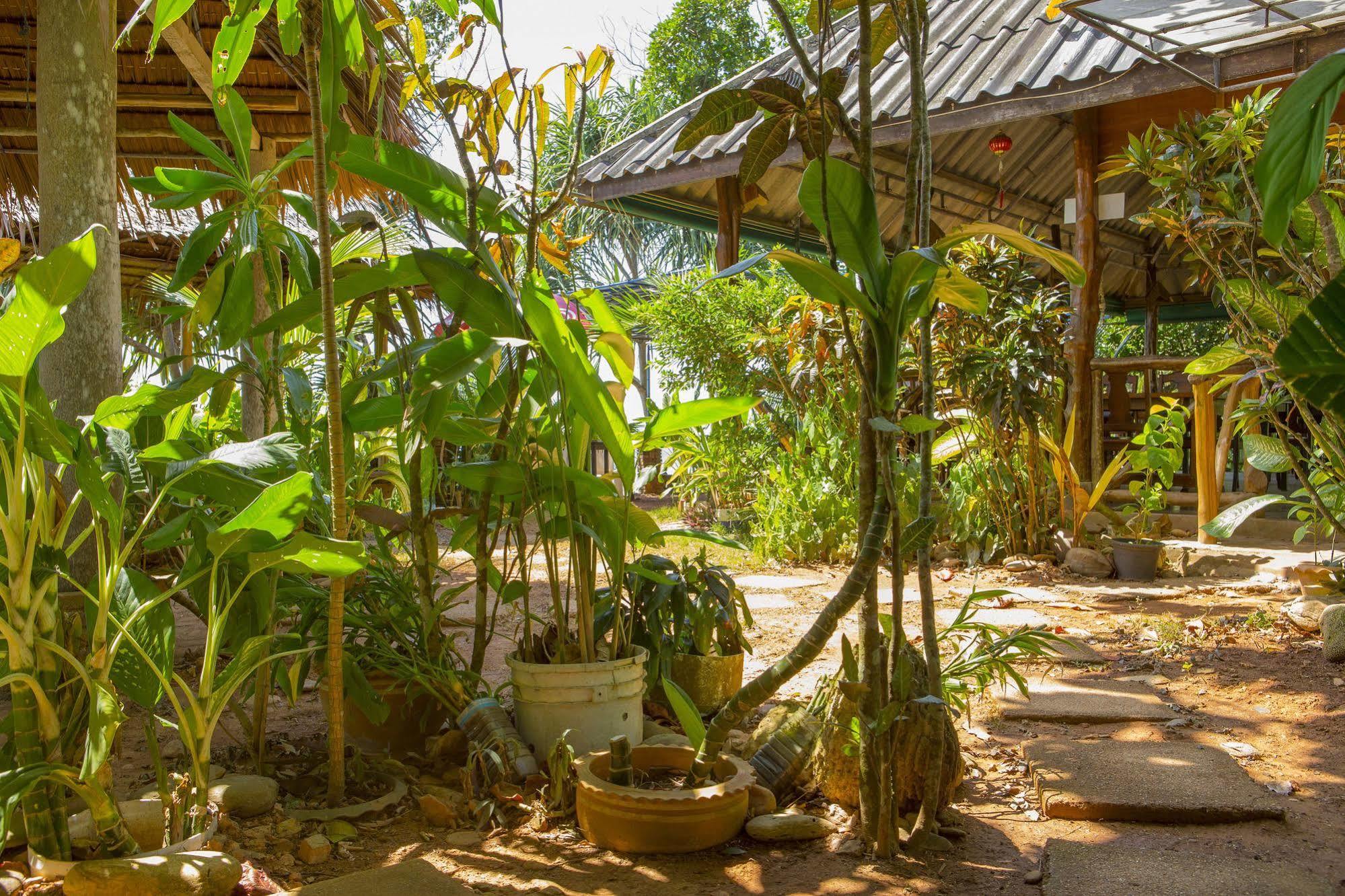 Lanta Coral Beach Resort Koh Lanta Bagian luar foto
